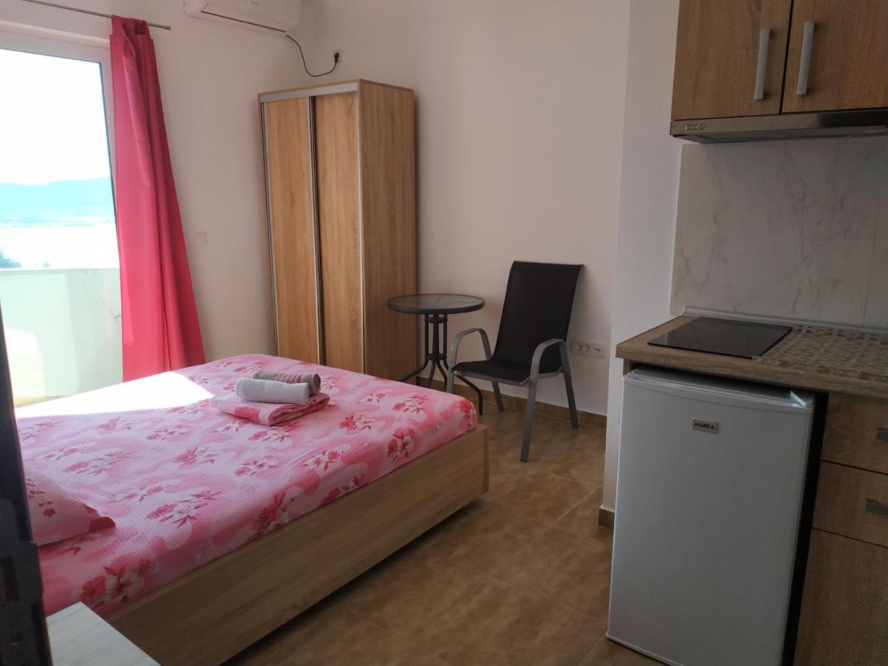 Alise Daire Bar Dış mekan fotoğraf