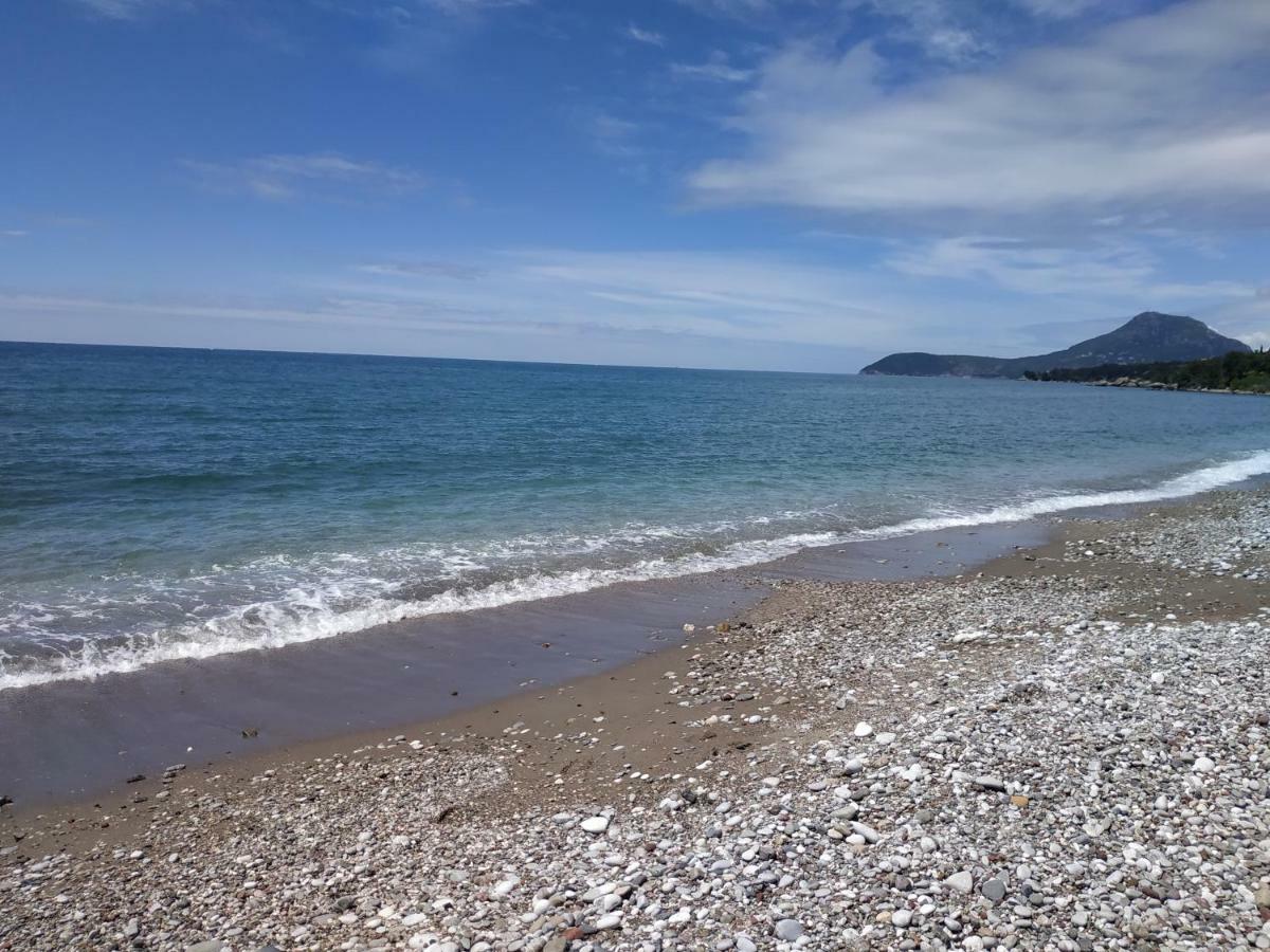 Alise Daire Bar Dış mekan fotoğraf