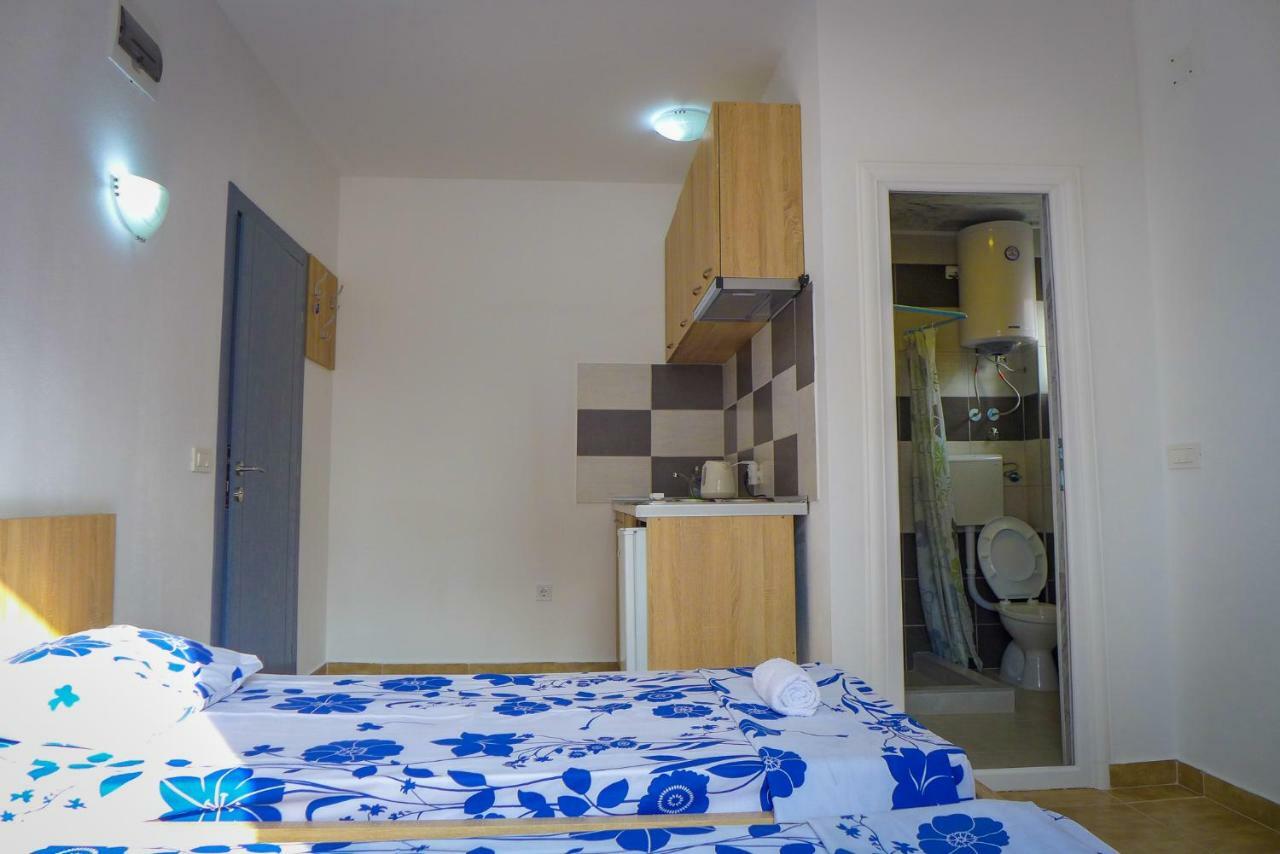 Alise Daire Bar Dış mekan fotoğraf